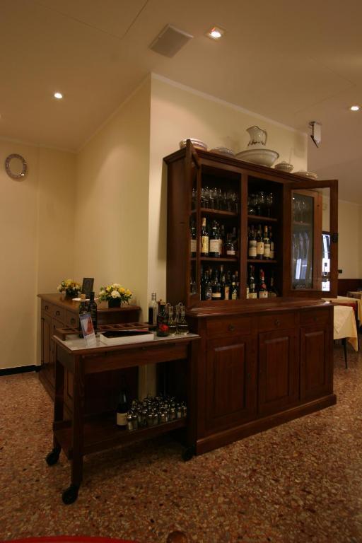 艾尔伯格阿德里安娜酒店 塞勒里古 外观 照片