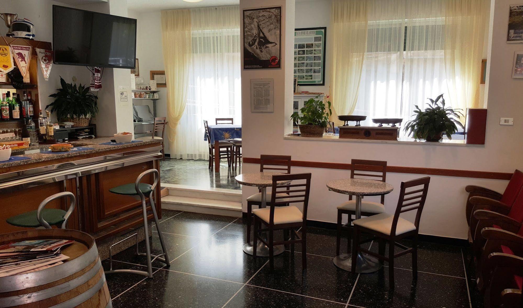 艾尔伯格阿德里安娜酒店 塞勒里古 外观 照片
